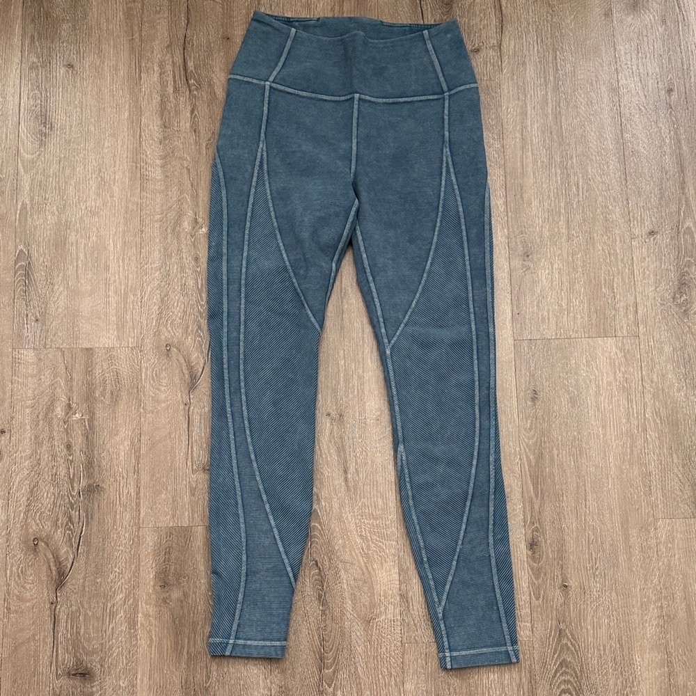 Lululemon Women's High-Waisted Blue leggings